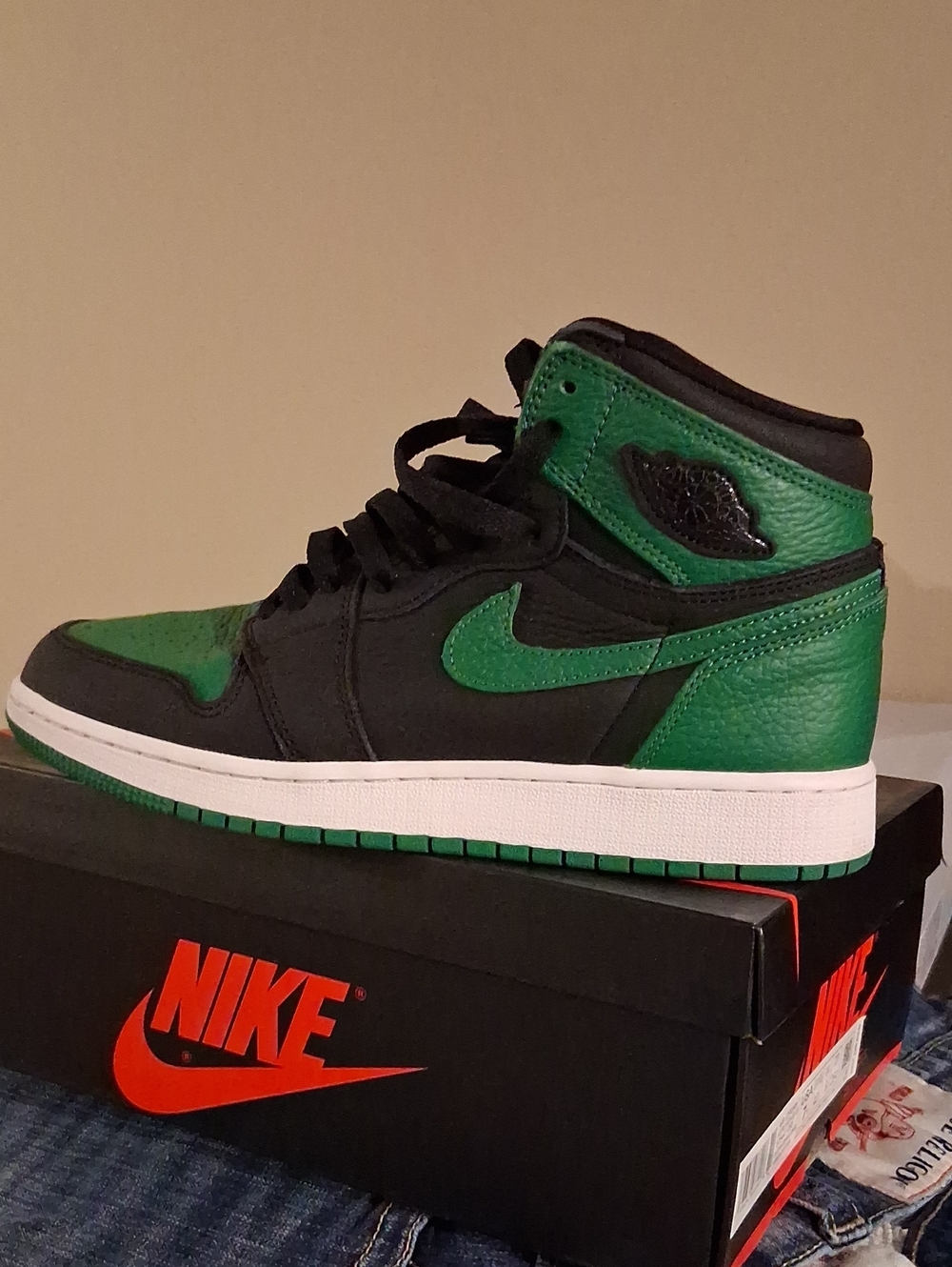Jordan Men's High Top Sneakers in Black and Green
